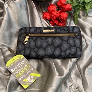 🌹New TRAVELON PROTECT YOUR IDENTITY Black & Gray Leopard-Print RFID Zip Wallet